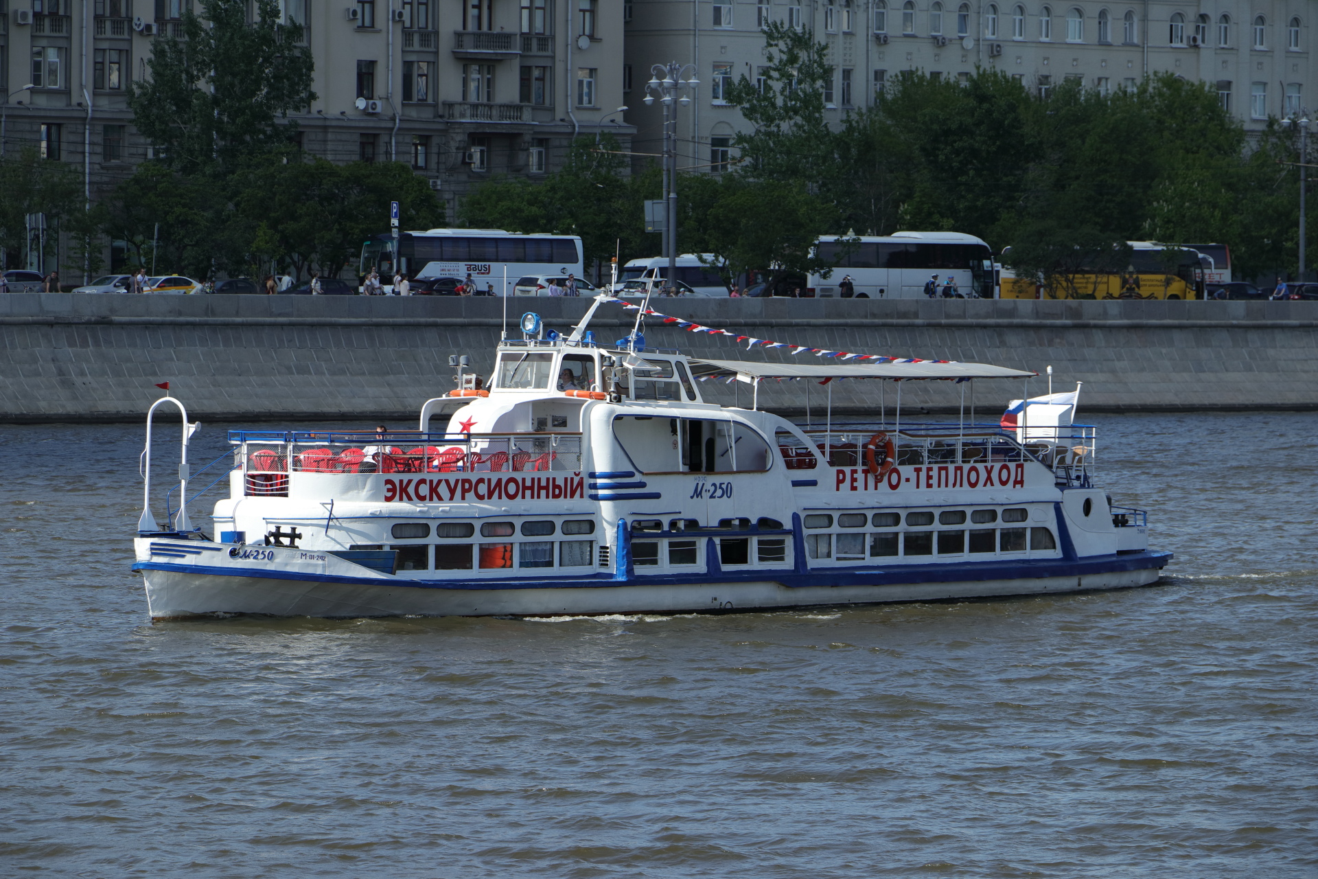 Парк горького реке на теплоходе. Теплоход Москвич м63. Теплоход Москвич проект 544. Прогулочный теплоход Москвич м255. Речной трамвайчик Москвич.